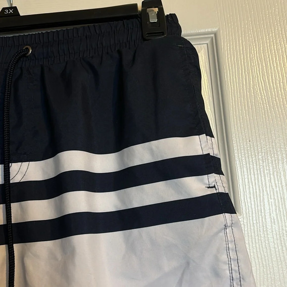 Club Room men’s white and blue swim trunks size small - Picture 3 of 7